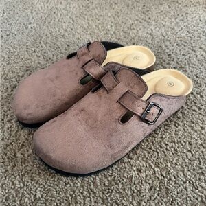 Women’s Suede Clogs